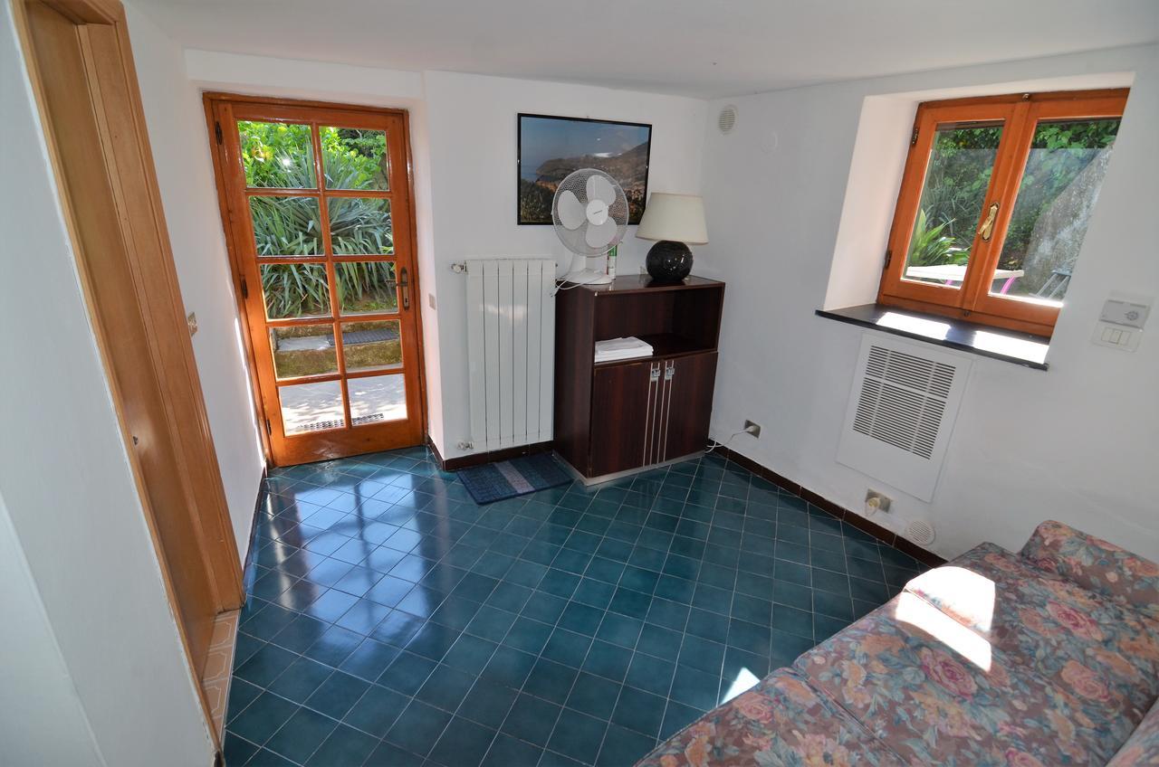 Lobster Cottage Apartment Леванто Екстериор снимка